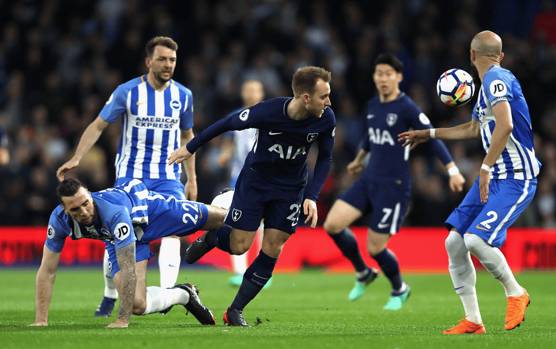 埃泽英格兰队生涯前3进球均为替补打进，为凯恩后第二人