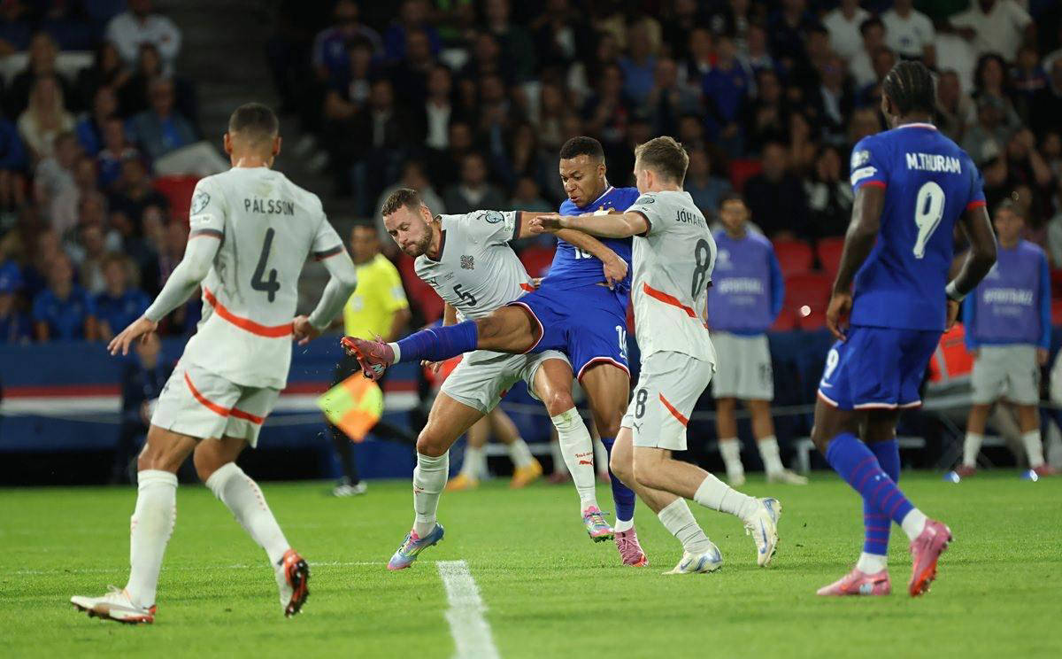 帕福斯1-0黄潜斩获队史欧冠首胜，卢卡森制胜，盖伊失单刀