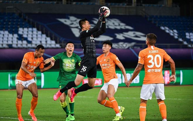 亚冠战报：蓉城惊艳逼平神户，海港晋级战在即（亚冠快讯：蓉城神勇战平神户，海港迎来晋级关键战）