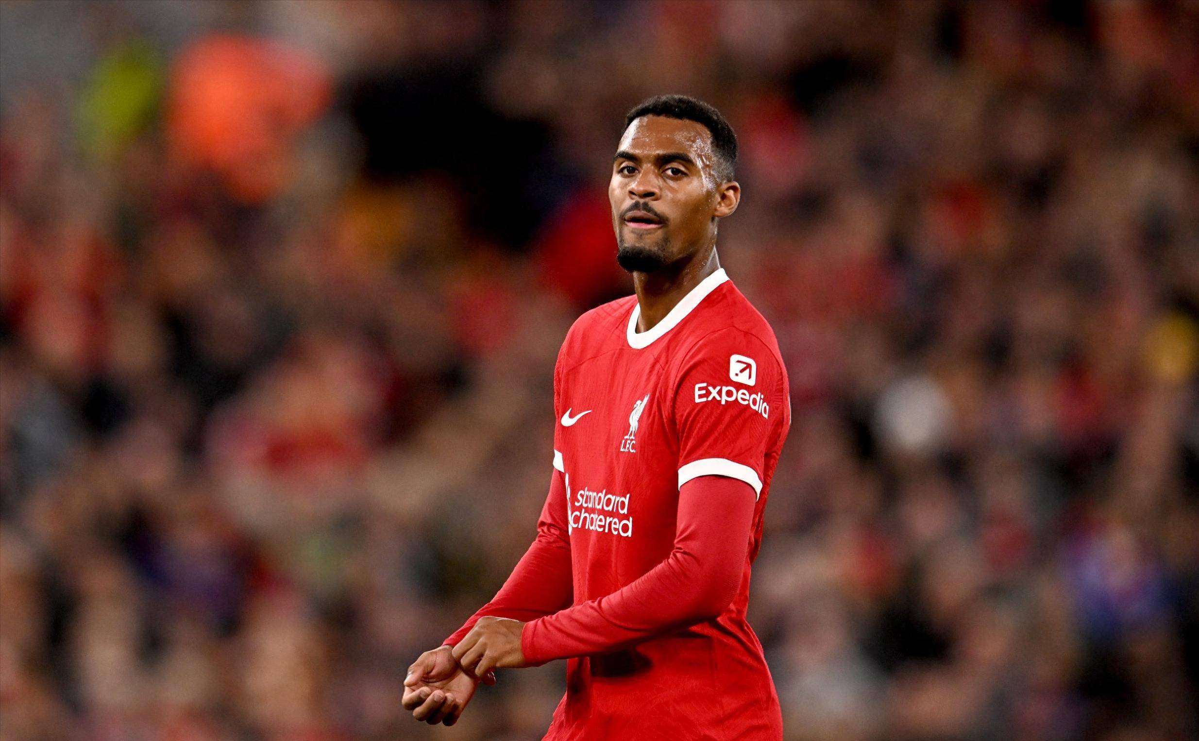 杨晨对话施拉普纳：中国球员不该只为钱踢球，留洋从乙级开始