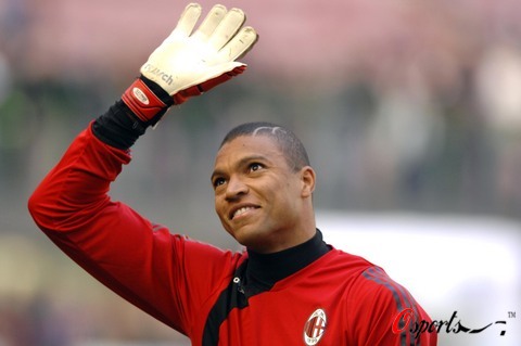 继C罗和小卢卡斯后，奥斯梅恩是第三位欧冠客场对贾府戴帽的球员（奥斯梅恩继C罗、小卢卡斯之后，成为欧冠客场对贾府上演帽子戏法的第三人）