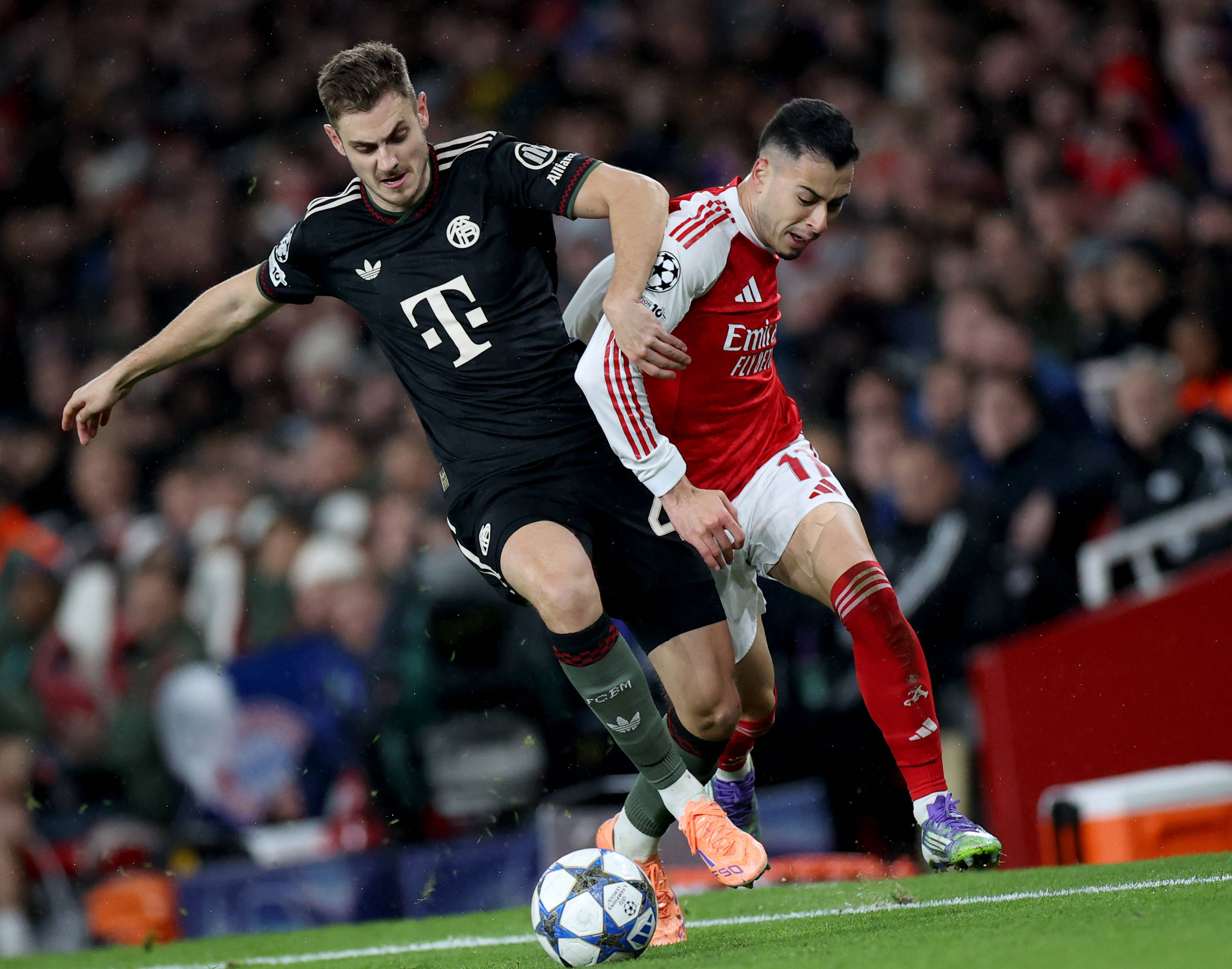 苏州地区球迷近距离感受了足协杯的特色（苏州球迷零距离体验足协杯独特魅力）