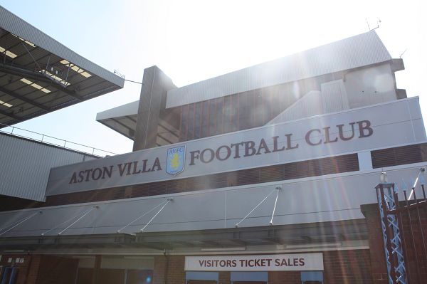 博洛尼亚门将斯科鲁普斯基：守门员首先必须会扑救，脚法其次