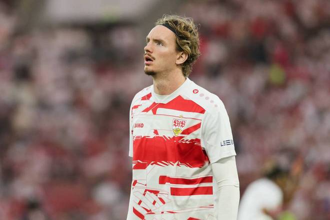 长春亚泰降级后换帅，新任主帅阎峰资历不足，俱乐部因成本考量选择本土球员，试图重建中超之路。