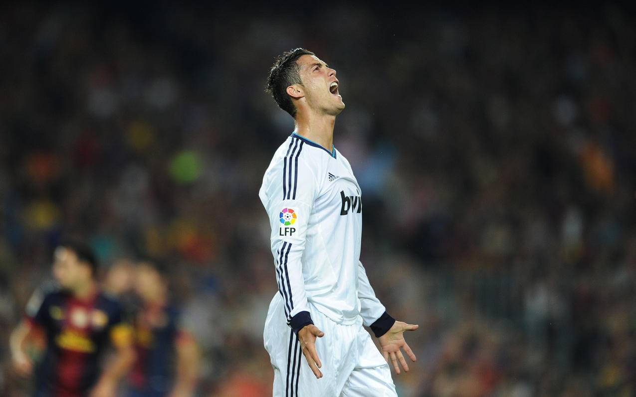 罗马诺：拜仁将与凯恩谈续约，现阶段谈论转会巴萨还为时过早（罗马诺：拜仁计划与凯恩商谈续约，目前讨论转会巴萨仍为时尚早）