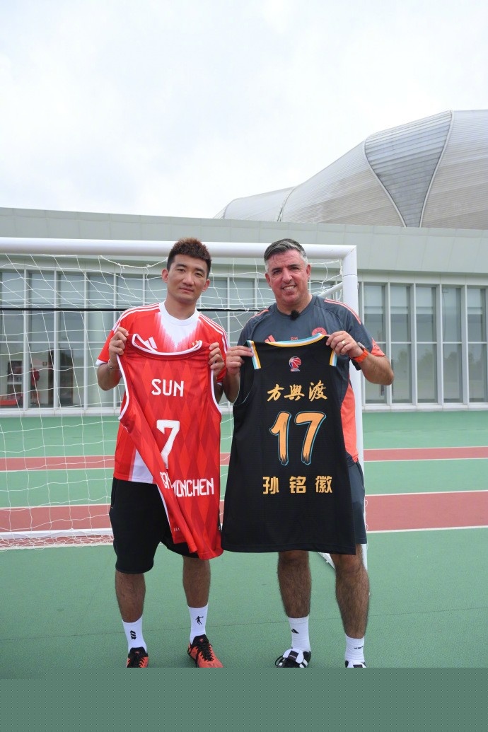 阿森纳恐怖主场难耐欧冠之王 首回合或1-1战平（阿森纳魔鬼主场难撼欧冠霸主 首回合恐以1-1收场）