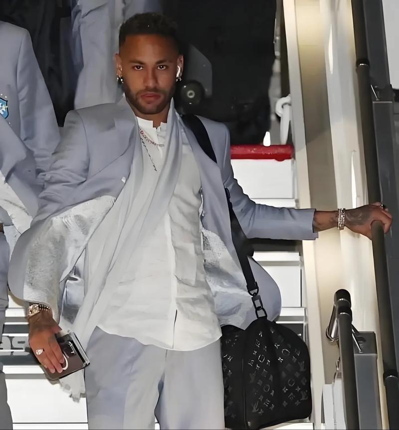 英超积分榜：曼城暂升二桑德兰仍高歌 纽卡超曼联红军